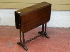 AN EDWARDIAN MAHOGANY SUTHERLAND TABLE, twin flap on turned supports with brass cup castors, 56.5