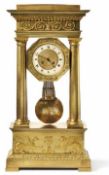 Große Empire-Pendule Frankreich, frühes 19. Jh. Auf rechteckigem abgesetztem Sockel mit