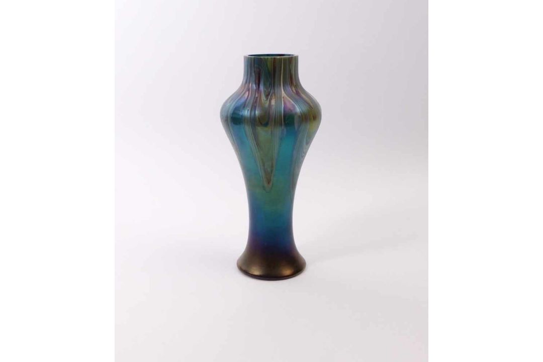 Vase Böhmen, um 1900 Taillierter Korpus mit wulstartig ausschwingendem Abschluss. Türkises Glas - Bild 1 aus 2