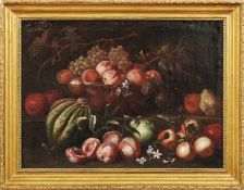 FrüchtestilllebenRömische Schule des 17. JahrhundertsZweizoniger Aufbau mit Melone, Pfirsichen,