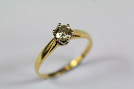 A Ladies 18ct Yellow Gold Diamond Solitaire Ring
