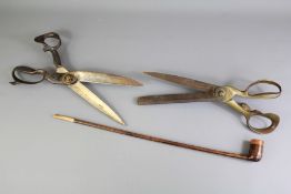 A Vintage Wood-Carved Long Pipe.