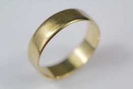 A Gentleman's 9ct Gold Wedding Band
