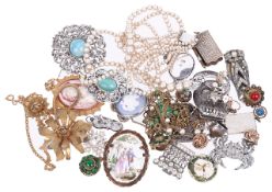 A Scandinavian style silver brooch, other jewellery and novelty items