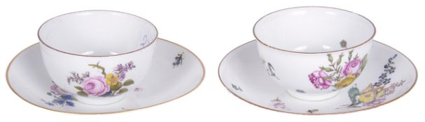 Two Meissen porcelain tea bowls, with saucers, 18th century