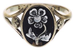 A 19th century 18ct gold mourning ring