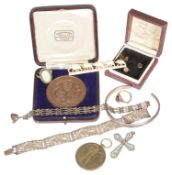 An unusual large opal dress ring and a small collection of mixed jewellery