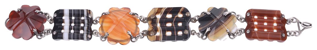 An attractive Vict. 'Scottish Pebble' agate bracelet
