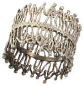 Stuart Leslie Devlin silver-gilt figural napkin ring, hallmarked London 1974