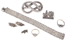 A large Victorian silver scroll brooch and other silver items (6)
