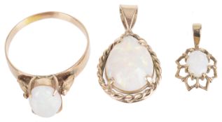 A Continental gold mounted opal set ring