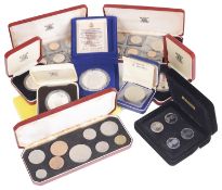 A collection of International silver coinage (11)