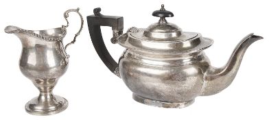 A George VI silver teapot, hallmarked Birmingham 1938