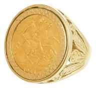 A 1911 fine gold half sovereign ring