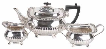 George V three piece silver tea service, Sheffield 1911 & London 1909
