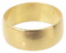 A 22ct gold wedding band