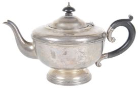 A George V silver teapot, hallmarked Birmingham 1931