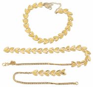 A yellow metal foliate necklace and bracelet