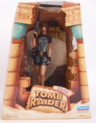 LARA CROFT TOMB RAIDER
