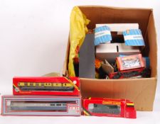 00 GAUGE RAILWAY TRAINSET ACCESSORIES AND ITEMS