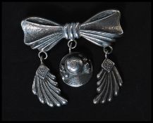 A sterling silver 925 stamped vintage brooch in th