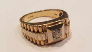 A gents vintage 9ct gold diamond ring having centr