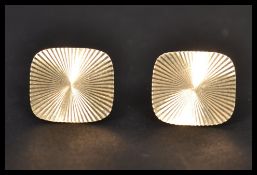 A pair of 9ct / 375 marked gold gentlemans cuff li