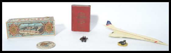 A group of vintage items to include a vintage Pfaf