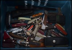 A collection of vintage pen knives - penknives to include vintage mother of pearl, bark effect,