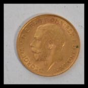 A George V 1914 gold half sovereign Weighs 3.98 grams. Measures 2 cm diameter.