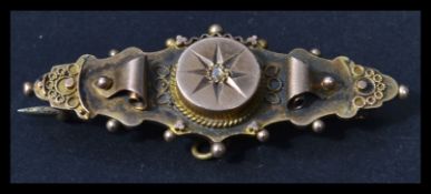 An Edwardian hallmarked 9ct gold brooch. Measures 4.5 cm wide.