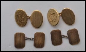 A good pair of 9ct gold hallmarked gentlemans cufflinks with chains uniting. The engine turned