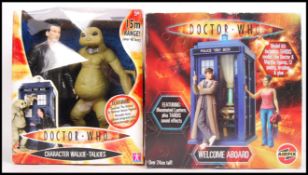 DOCTOR WHO CHARACTER WALKIE TALKIES & AIRFIX KIT
