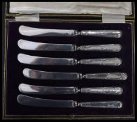 A set of silver hallmarked handled butter knives complete in fitted case. Hallmarked for