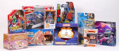 ASSORTED ACTION FIGURES & PLAYSETS