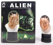 PALISADES ' ALIEN ' FACEHUGGER LIMITED EDITION BUS
