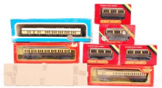 ASSORTED HORNBY & 00 GAUGE RAILWAY BOXED ITEMS