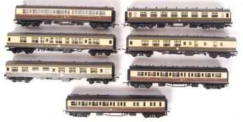 HORNBY 00 GAUGE RAILWAY TRAINSET CARRIAGES