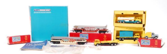 TRIANG MINIC MOTORWAYS BOXED ACCESSORIES & RELATED ITEMS