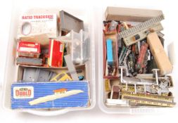 ASSORTED 00 GAUGE RAILWAY TRAINSET ACCESSORIES & SPARES