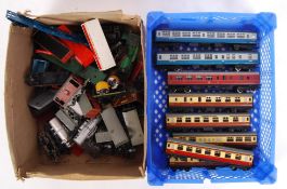 HORNBY & OTHER 00 GAUGE RAILWAY TRAINSET ROLLING STOCK
