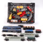 ASSORTED 00 GAUGE RAILWAY TRAINSET ROLLING STOCK