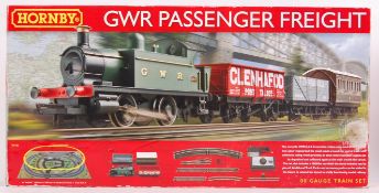 HORNBY 00 GAUGE RAILWAY TRAINSET SET
