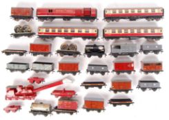 ASSORTED VINTAGE HORNBY DUBLO 00 GAUGE RAILWAY TRAINSET ROLLING STOCK