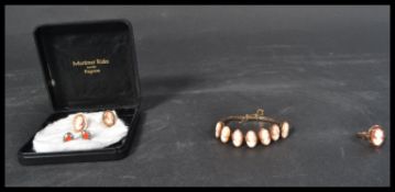 A set of yellow metal test as 9ct gold but unmarke