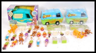 SCOOBY DOO MYSTERY MACHINES & FIGURES