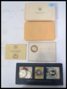 A collection of coins to include a Franklin Mint Cook Island Proof Set , Baliwick of Jersey 25 pence