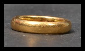 A hallmarked 22ct gold wedding band ring. Size L weighs 5.7 grams.