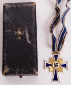 ORIGINAL GERMAN WWII GOLD NAZI MOTHERS CROSS MEDAL