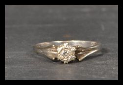A hallmarked 9ct white gold and diamond ring havin